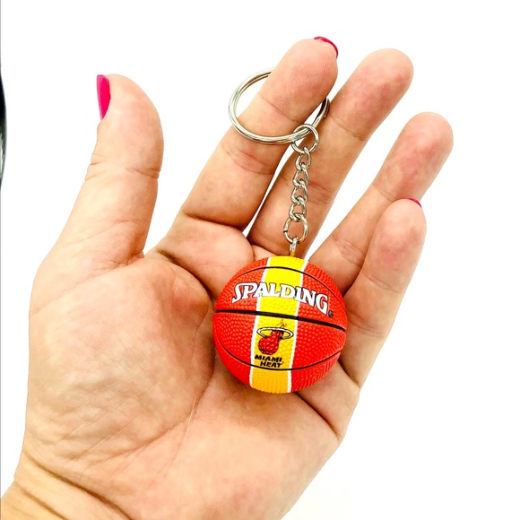 NBA Chicago Bulls Mini Spalding Basketball Keychain - Picture 11 of 13